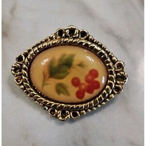 Vintage CAMCO God's Love Is With You Always Red Berries Gold Tone Pin
